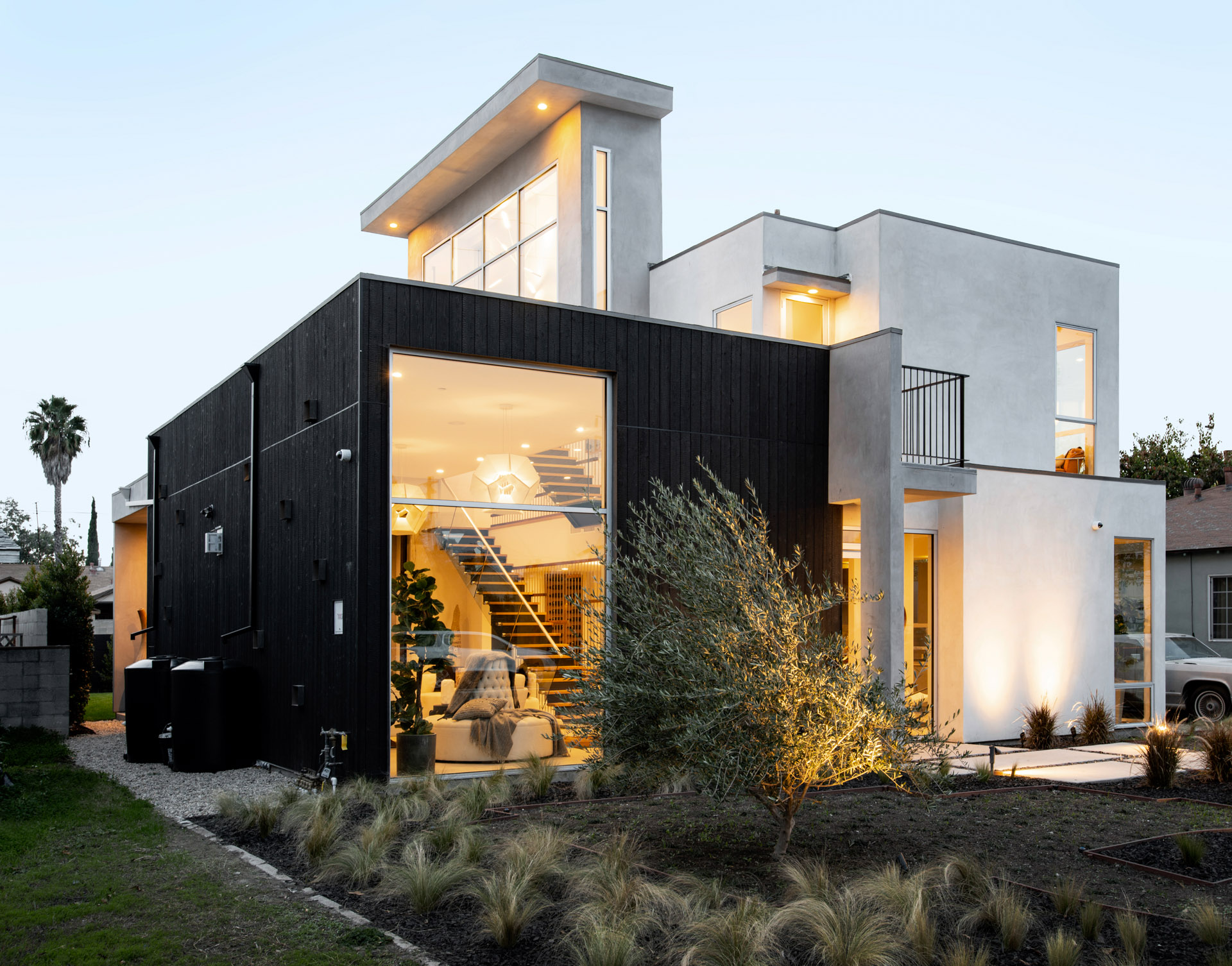 Suyaki – Exterior Ebony Siding