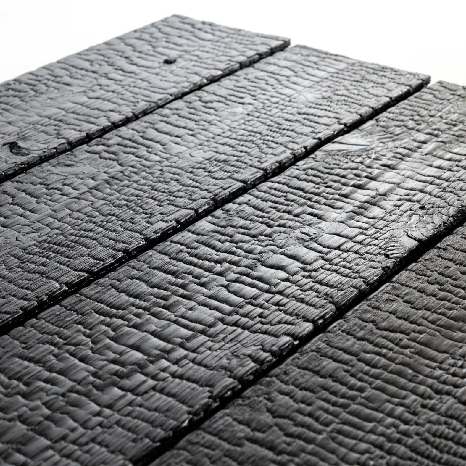 Confused about shou sugi ban, or charred wood siding in general? Don’t fret, we know it can be confusing and we’re here to help! Intereste