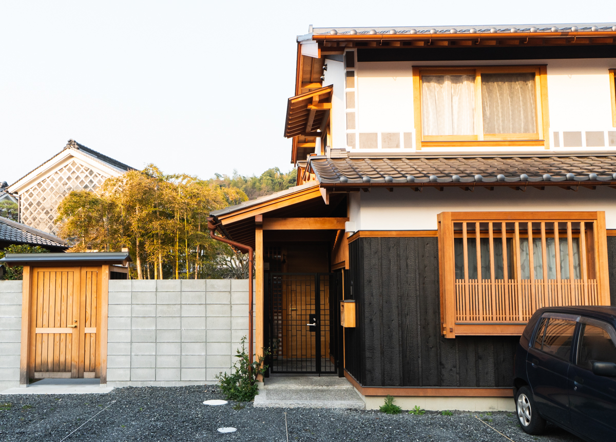 Distinguishing the Use of Shou Sugi Ban and Yakisugi
