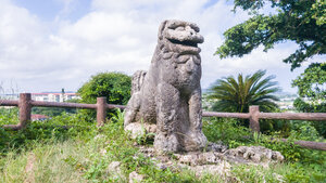 plain shiisaa statue