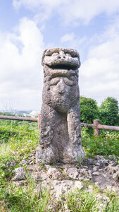 plain shiisaa statue 