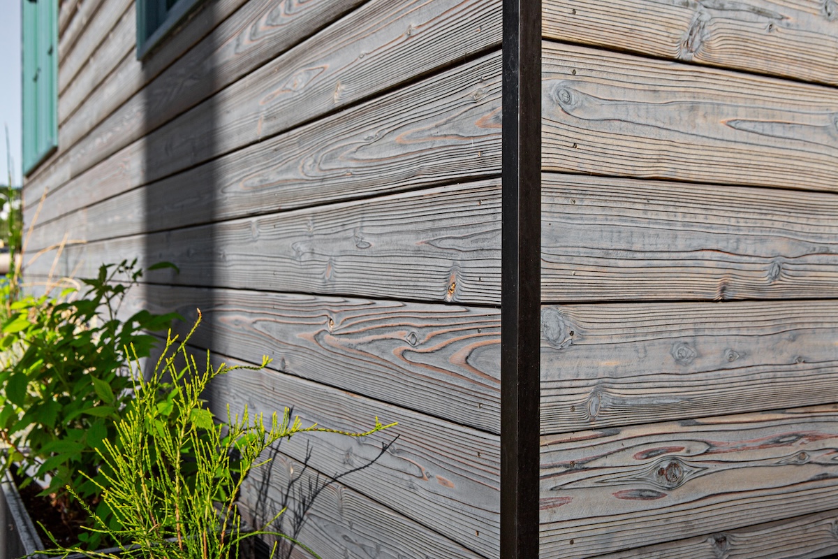 Pika-Pika® Alkyd Oil Brown | Authentic Yakisugi Siding