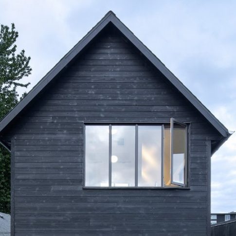 at-the-rear-of-the-house-the-garage-and-the-adjacent-warehouse-form-a-secluded-courtyard-the-owners-enjoy-as-an-extension-of-the-dining-room-2-1